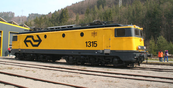 Am 30. März 2013 sonnt sich die NS 1315 in der neuen Heimat Horb am Neckar im Vorfeld der Eisenbahn-Erlebniswelt